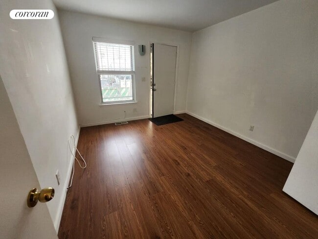 Building Photo - 1067 DeKalb Ave