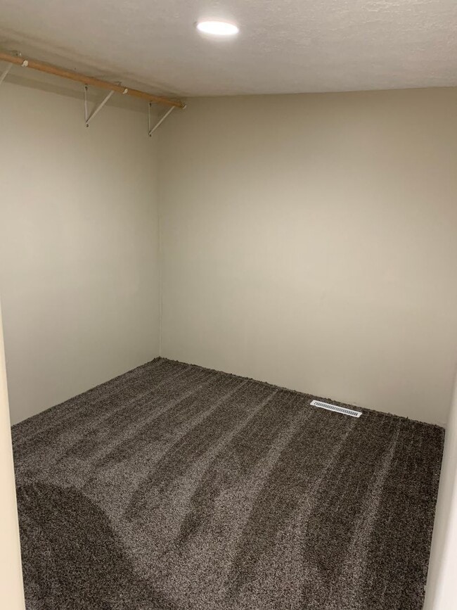 Building Photo - 1 bed 1 bath house