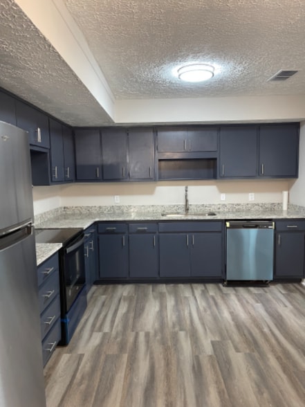 Building Photo - 9245 Colony Dr NW