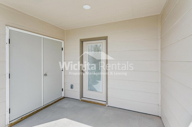 Building Photo - 12868-12868 W Wheatland Ct