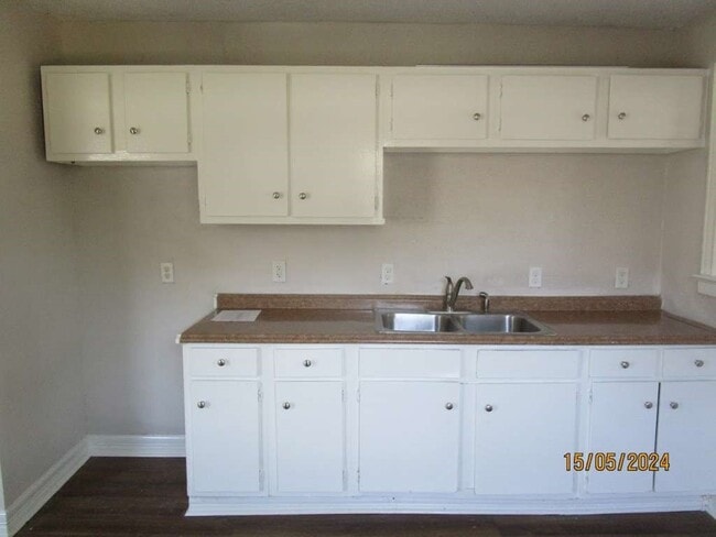 Building Photo - 7410 Dallas St