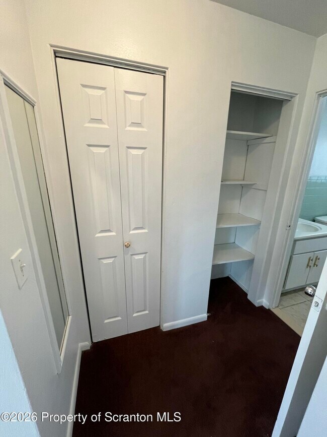 Building Photo - 612 Oak St