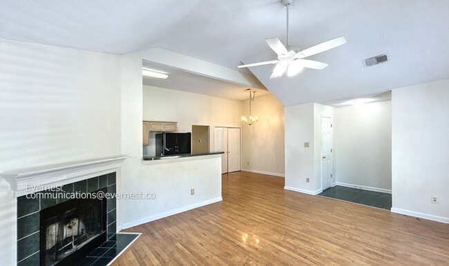 Building Photo - 9299 Grove Manor Dr
