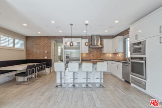 Building Photo - 12860 S Seaglass Cir