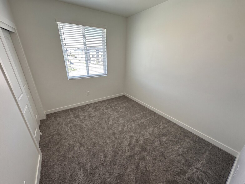 Building Photo - 476 S 900 W