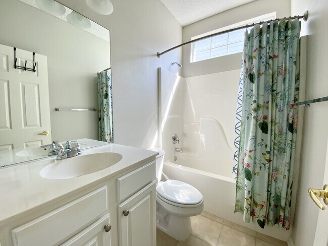 Building Photo - Beautiful Three Bedroom Home Sun City Home!