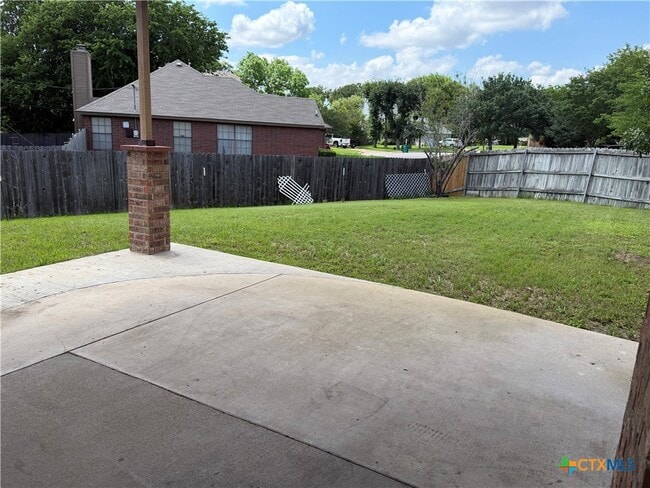 Building Photo - 2208 Illinois Dr