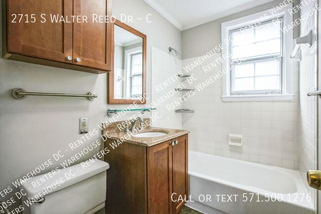 Building Photo - Cozy 2Bd/1Bth condo nestled in the vibrant...