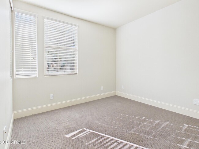 Building Photo - 4816 N Woodmere Fairway