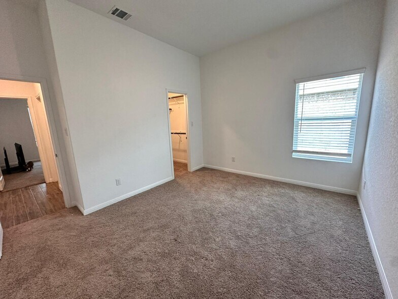 Building Photo - 15126 Nettleton Ml