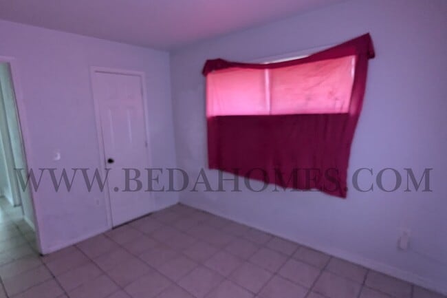 Building Photo - 2908 Wipprecht St