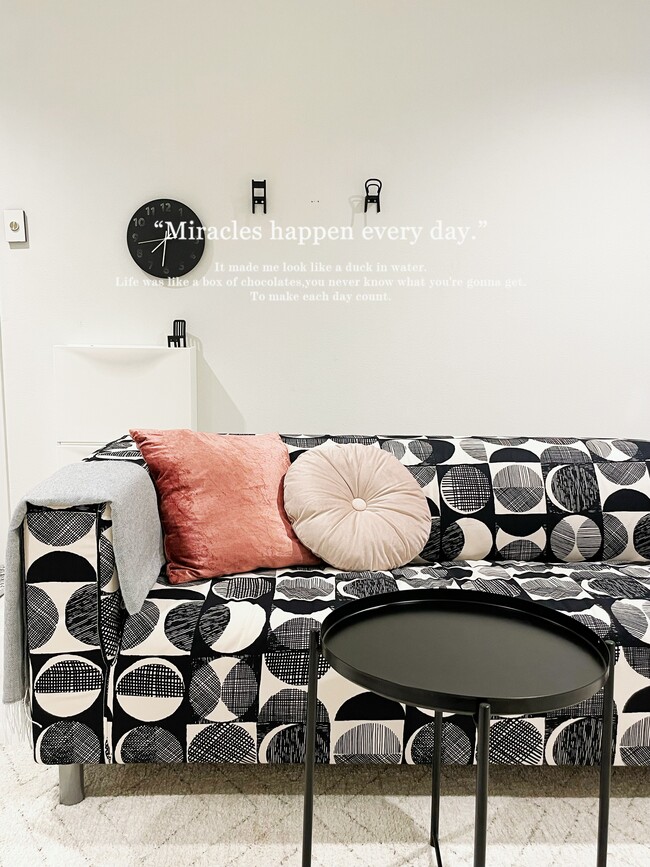 Building Photo - 7718 Royal Ln