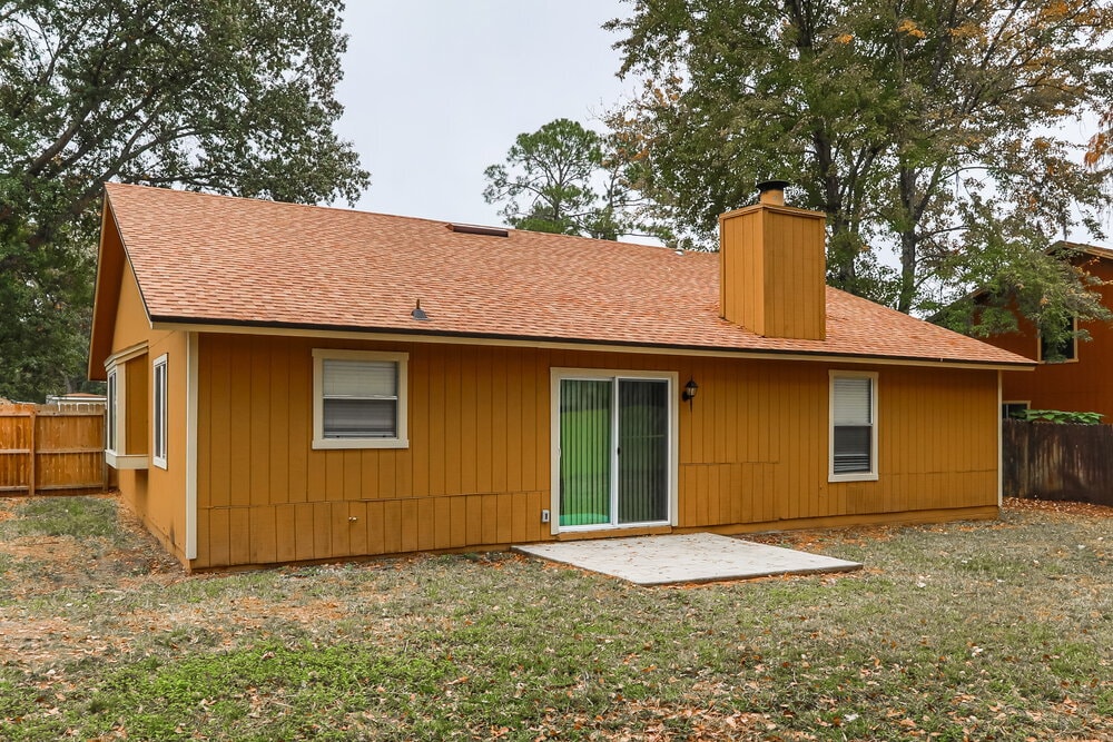 Building Photo - 8228 Honeysuckle Ln