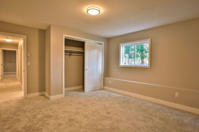 Building Photo - Beautifully, Remodeled Home In Freeland!