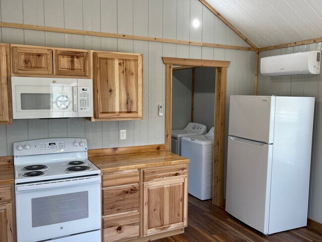 Building Photo - Hill Country Retreat on Acreage in Bandera