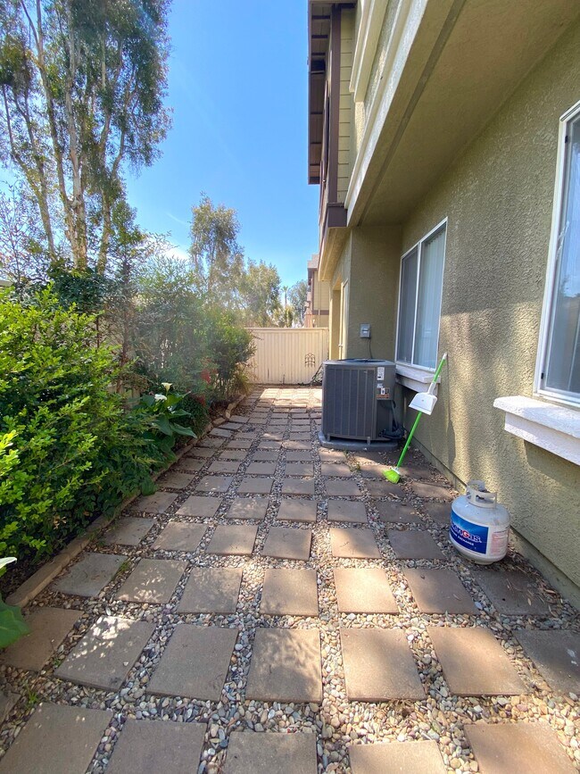 Building Photo - 1201 Trapani Cove