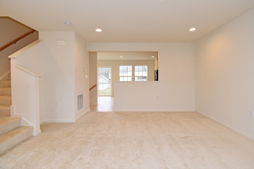 Building Photo - 11 Cecily Way
