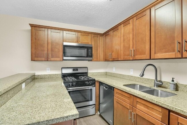 Building Photo - 2333 Waterside Dr