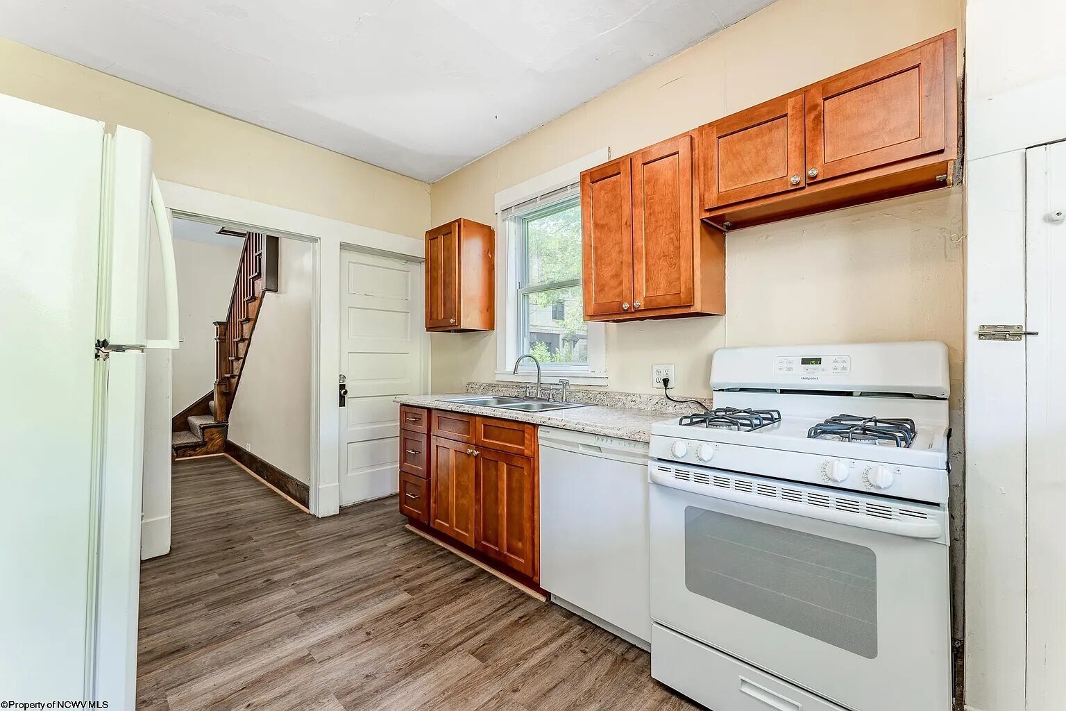 Building Photo - 565 Brockway Ave