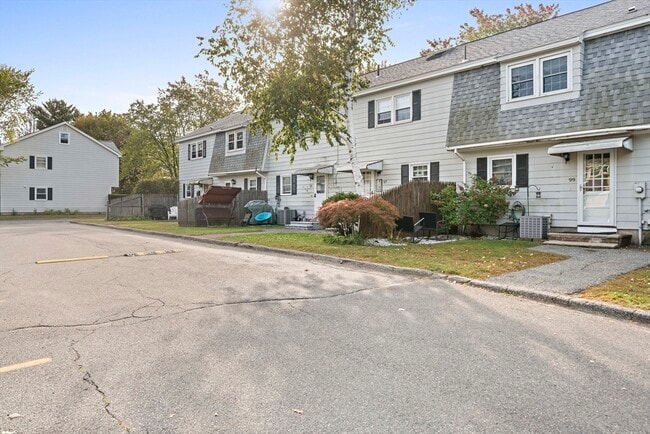 Building Photo - 95 Pilgrim Cir