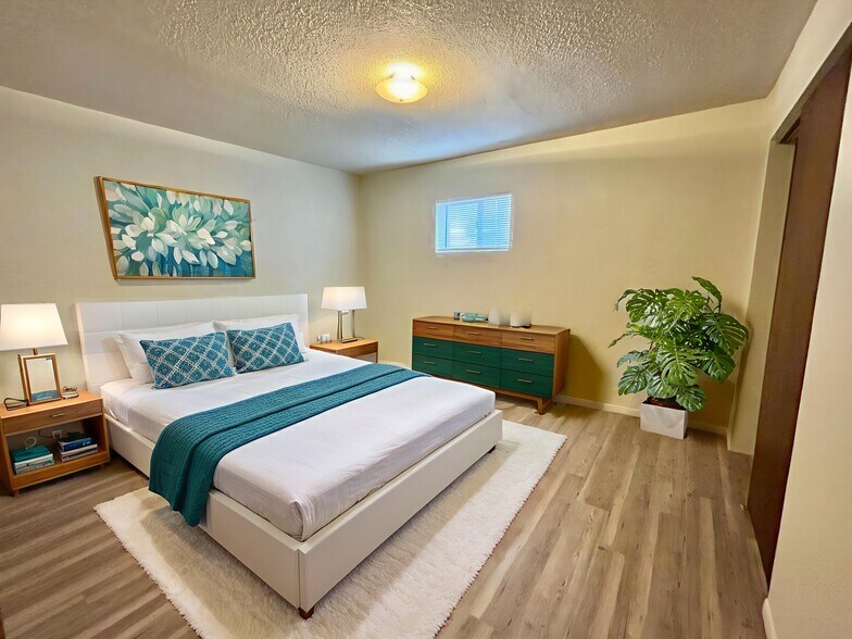 Building Photo - 2606 S Mountain View Dr