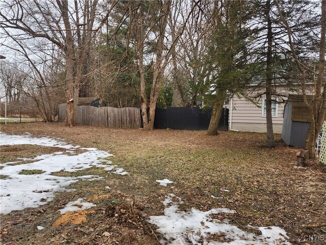 Building Photo - 437 Church St