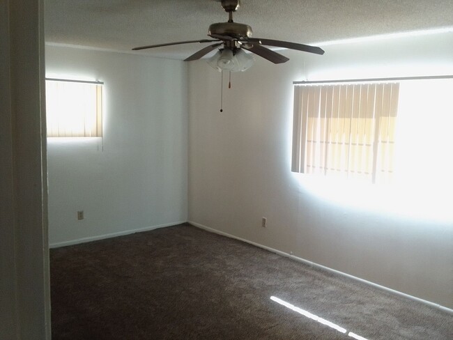 Building Photo - Cute 3 bedroom 2 bath in Desert Heights