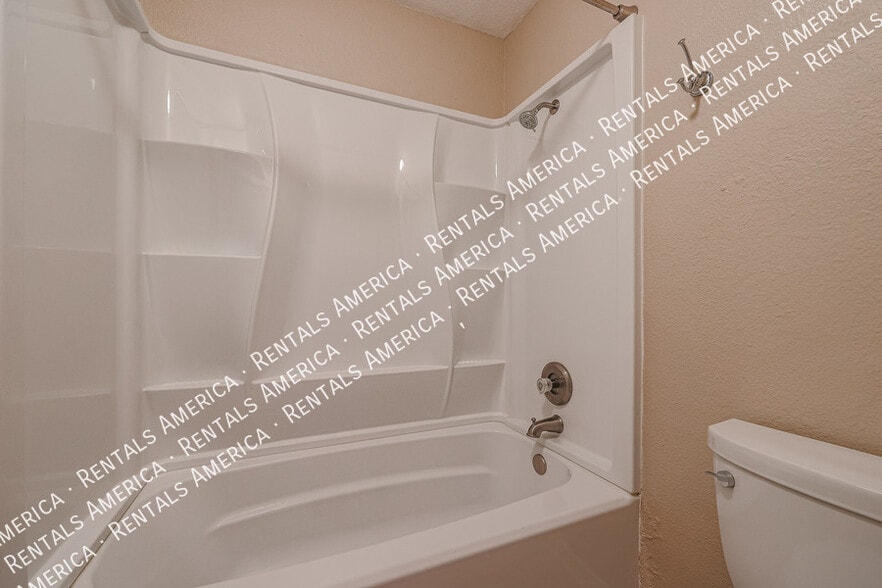 Building Photo - 4555 W Continental Dr