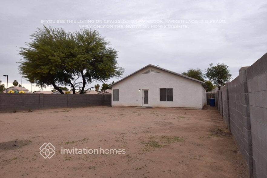 Building Photo - 907 E Morelos St