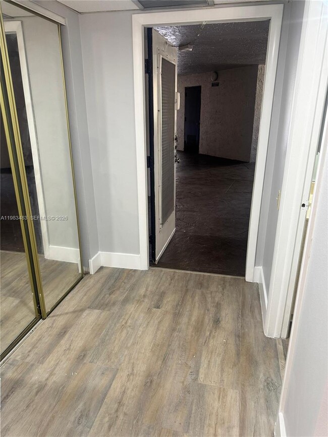 Building Photo - 9400 Lime Bay Blvd