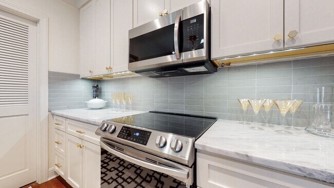 Building Photo - Amazing East Nashville 2 Bed/ 2 Bath Condo...