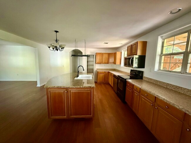 Building Photo - 3116 Alenes Dr