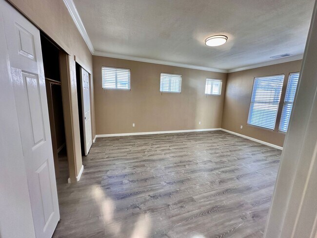Building Photo - 4 bed/ 4.5 bath in Santa Rosa