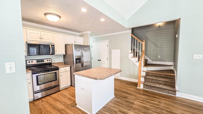 Building Photo - 831 Landing Dr