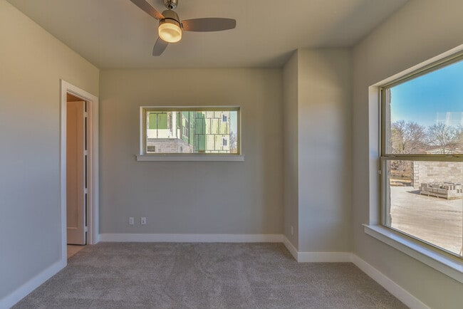 Building Photo - 736 N Plano Rd