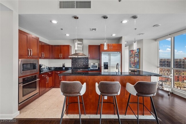 Building Photo - 4525 Dean Martin Dr