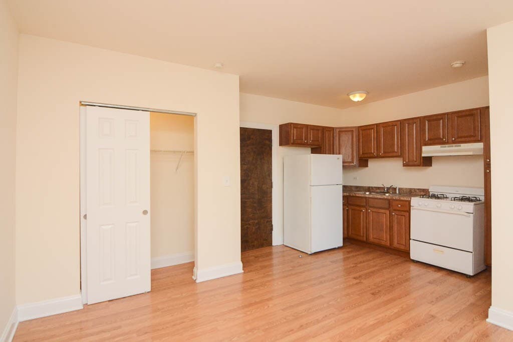 Building Photo - 2600 N Kimball Ave