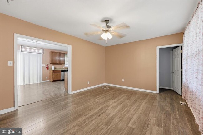 Building Photo - 334 N Oakland Ave