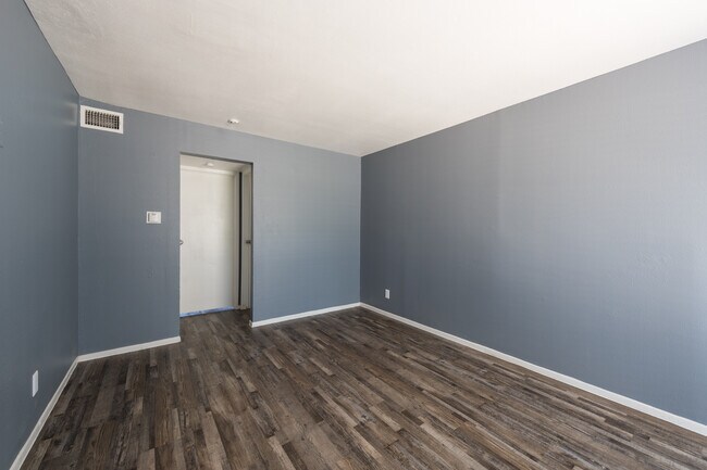 Building Photo - 708 Santa Rosa Dr
