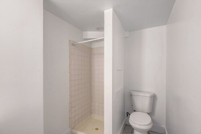 Building Photo - Columbia Heights Apartment | 1 Bed | 1 Bath | 450 Sf