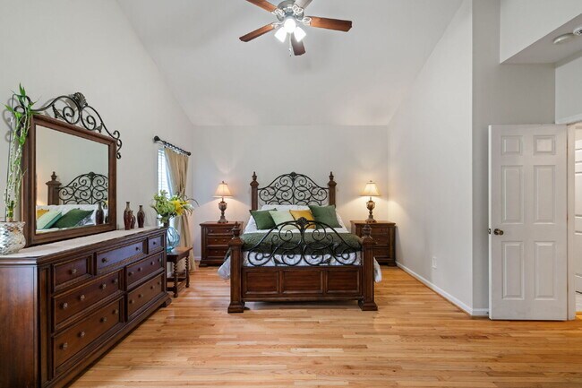 Building Photo - ***Amazing opportunity to rent this beauti...