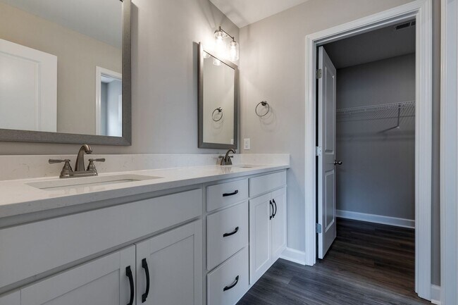 Building Photo - 4 Bedroom Dog Friendly Home For Rent Near Guthrie!