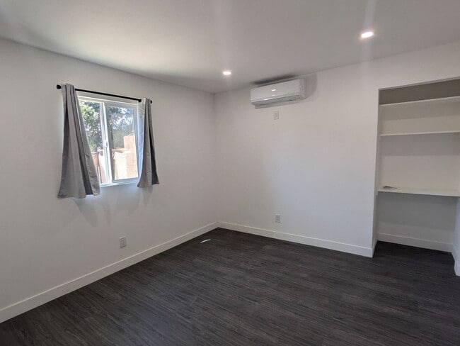 Building Photo - Wonderful 3-bedroom: