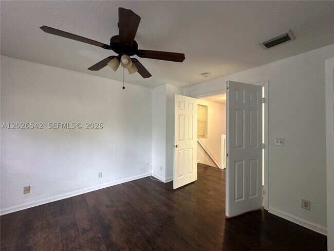 Building Photo - 824 Summit Blvd
