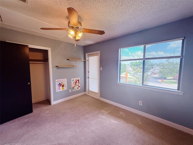 Building Photo - 1711 Ryon Ln