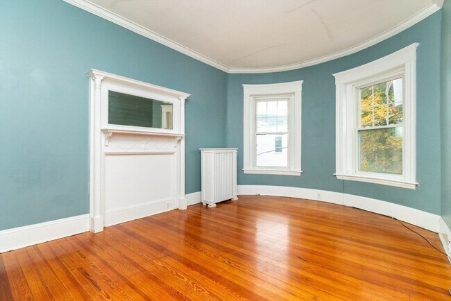 Building Photo - 12 Pond St