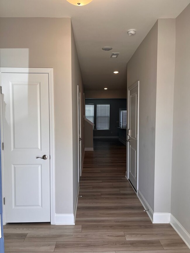 Building Photo - New 3 Bedroom 2.5 Bathroom Townhouse with ...