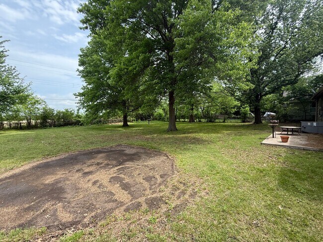 Building Photo - Kellysville 2 bedroom Plenty of Parking, Large fenced yard