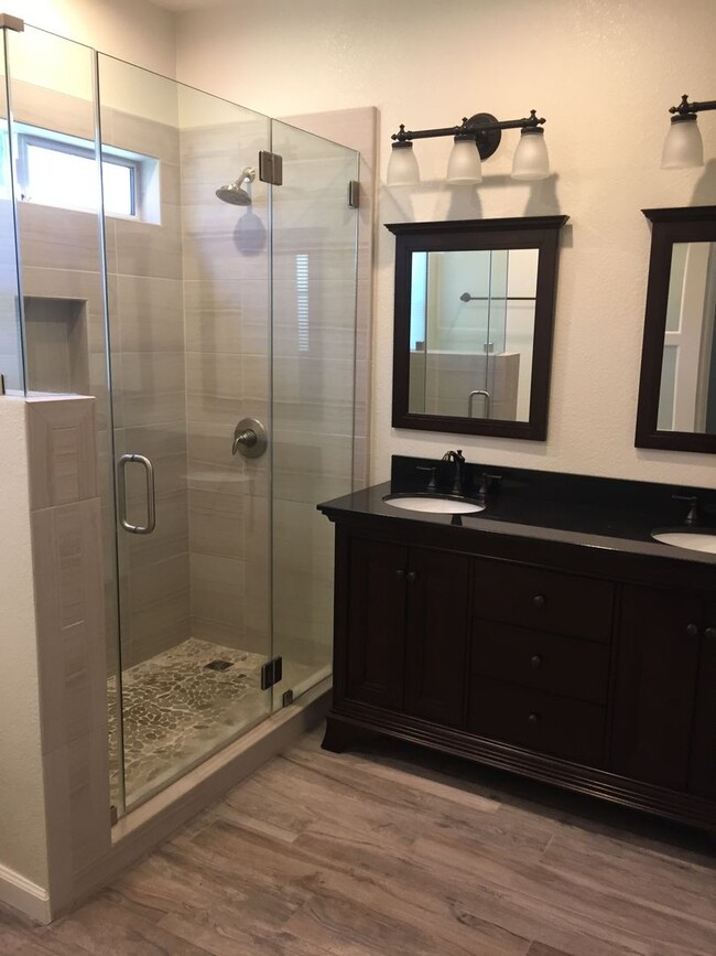 Building Photo - Avail 6/27 - Single level Rocklin home wit...