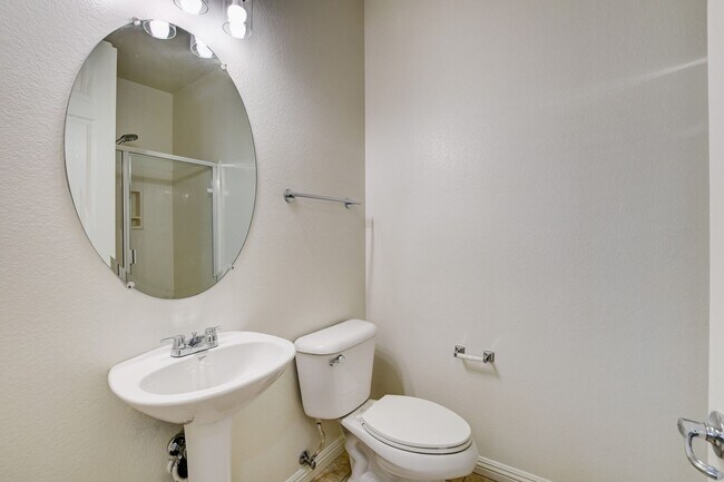 Building Photo - Single Family Home on 20k SQFT Lot in Gated Community